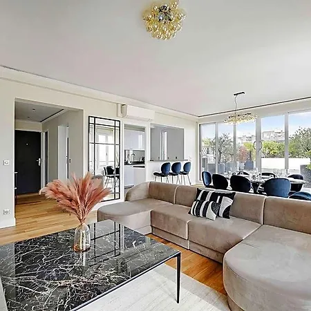 Stunning - 3br6p - La Dacfense