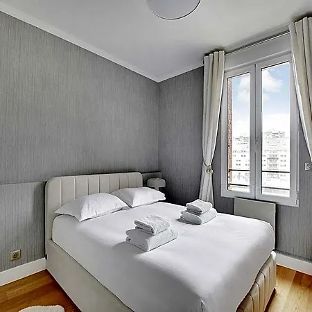 Stunning - 3br6p - La Dacfense Szálloda 3*