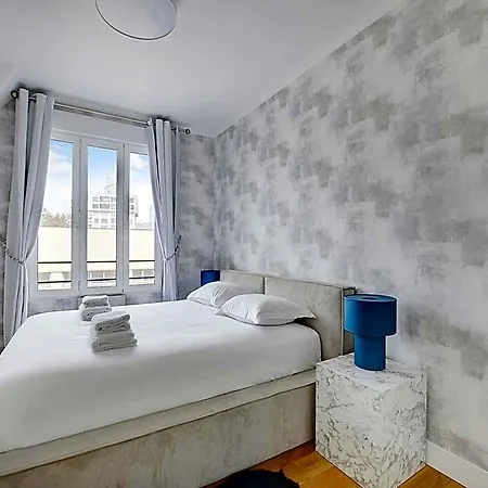 Szálloda Stunning - 3br6p - La Dacfense 3*